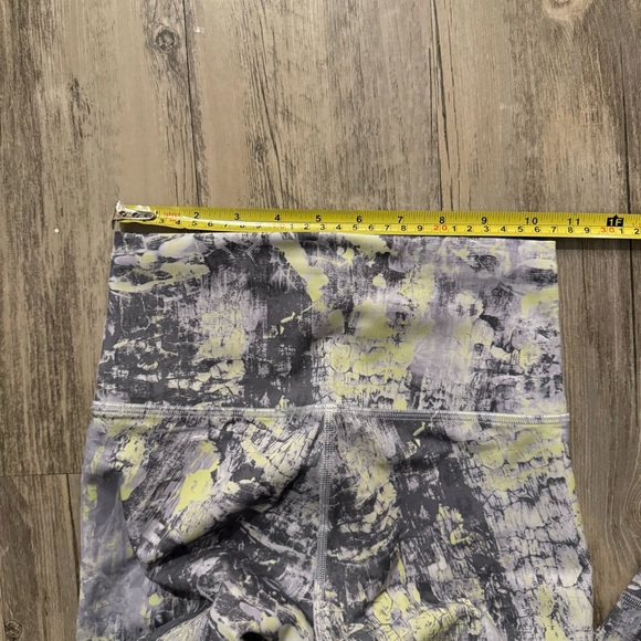 Gray Patterned Lululemon Wunder Train High-Rise Tight 28" - Picture 3 of 9